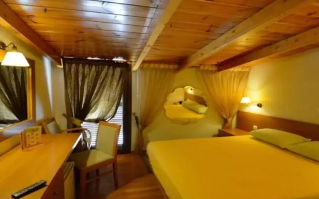 Hotel Chris