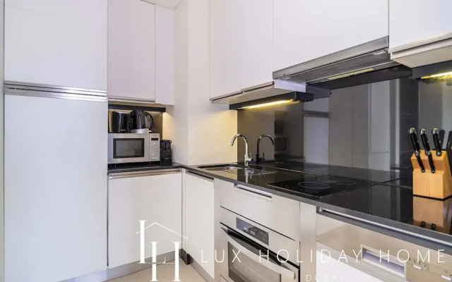 LUX  The JW Marina Studio