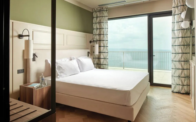 Maximilian Suites