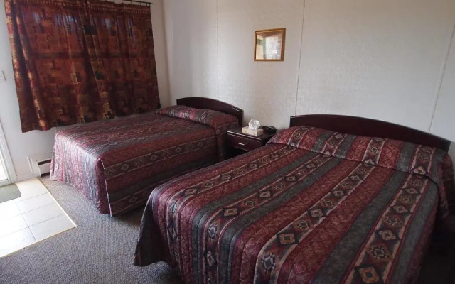 Lakeside Motor Inn