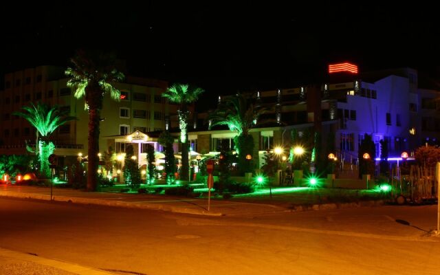 Buyuk Berk Otel Турция, Айвалык - отзывы, цены и фото номеров - забронировать отель Buyuk Berk Otel онлайн вид на фасад