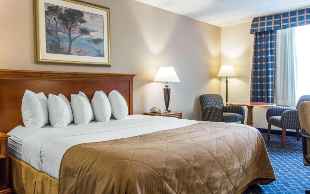 Clarion Hotel & Conference Center Ronkonkoma MacArthur Airport