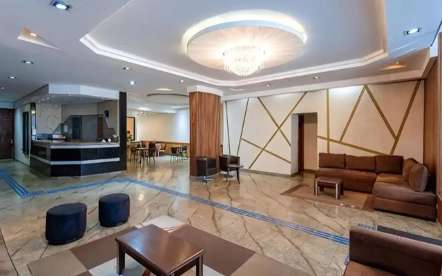 Carillon Plaza Hotel