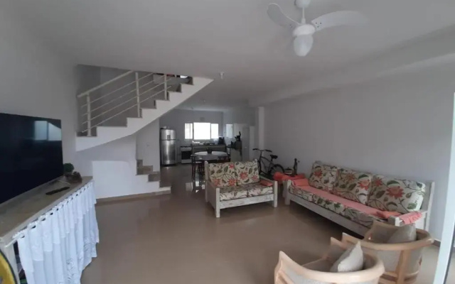 Casa em condomínio de frente pro mar