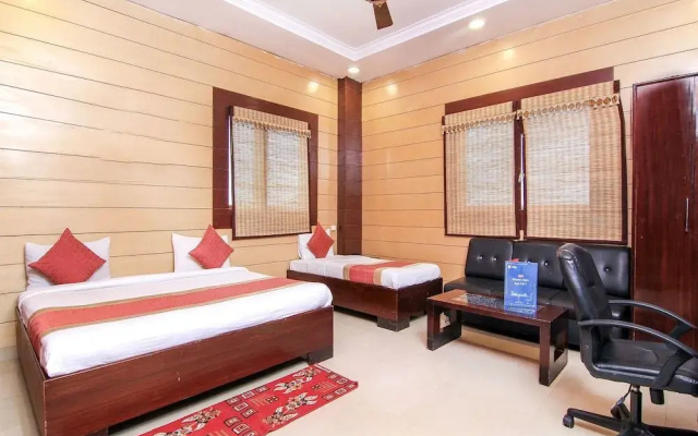 OYO Flagship 17173 Hotel Function Inn