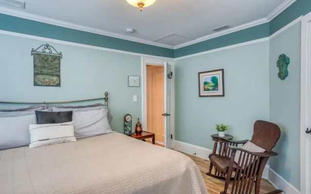 Orange Street Apartment