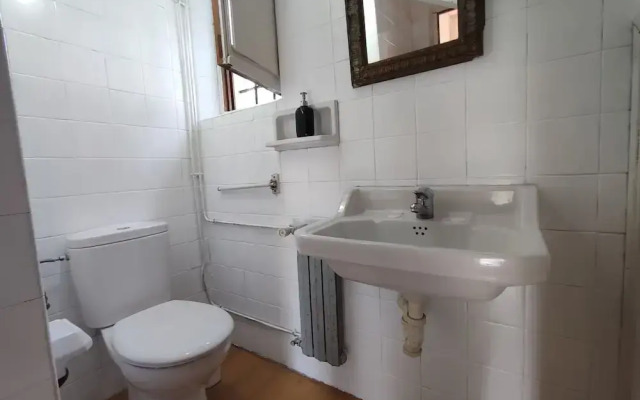 Charming 6-bed Chalet in Llanes