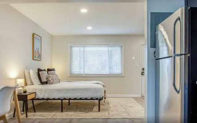 Centrally Located Studio Near Downtown