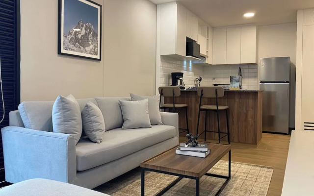 w Refined 1BR in the Heart of Miraflores