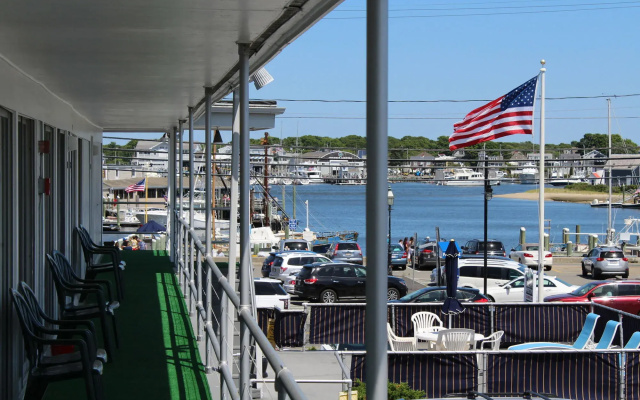Ocean Street Inn on Hyannis Harbor
