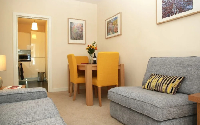 1 bed flat off Royal Mile