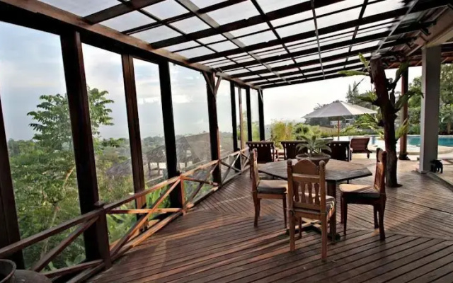 Villa Baja