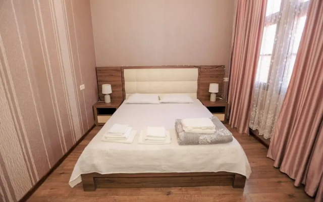 Апартаменты рядом с Art Cafe Home