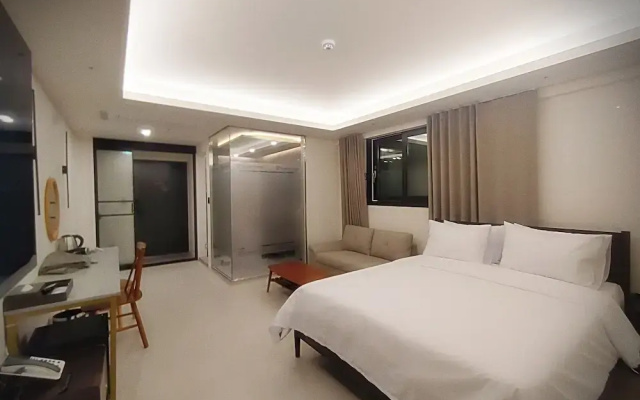 Bluebird Hotel