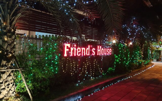 Отель Friend's House Resort вид на фасад