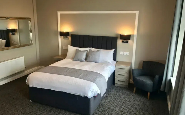 The Raven Hotel - Inn