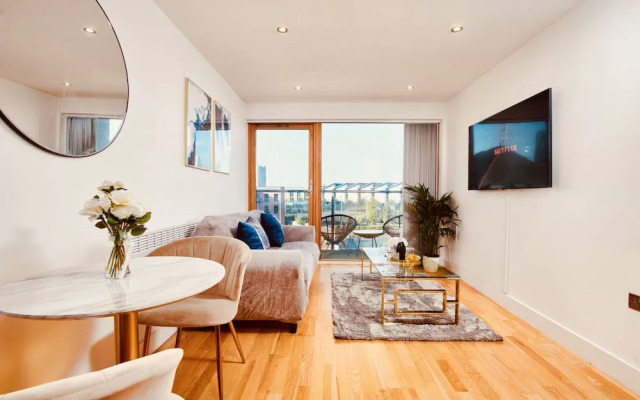 Deluxe City Centre Apt Balcony & View & Free Parking