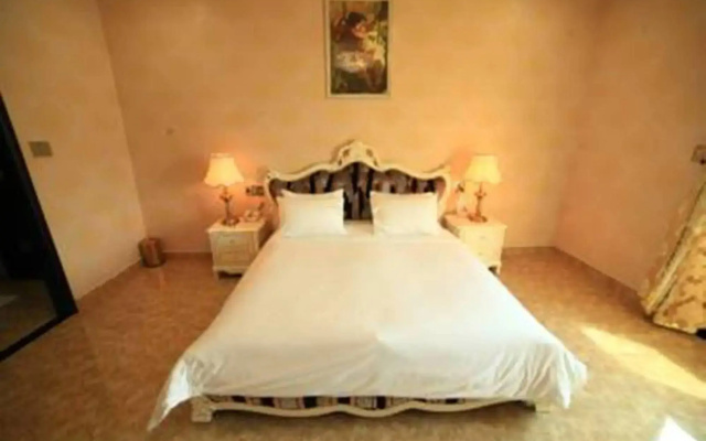Bezel Hotel