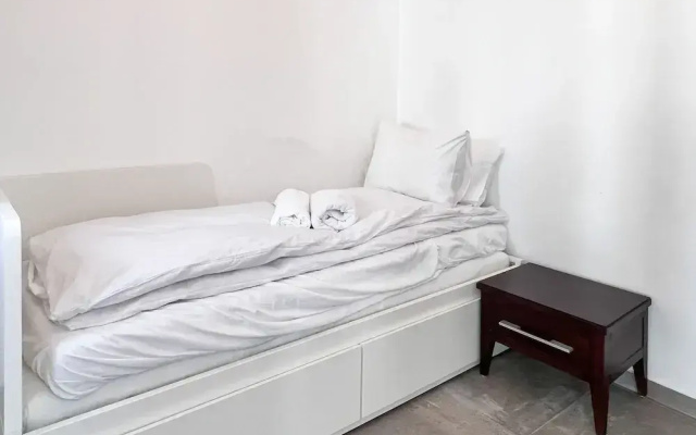 2 BR next to Old City with Patio by FeelHome