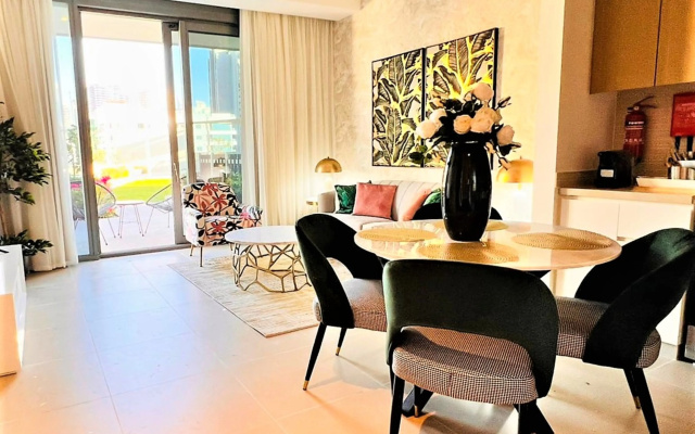 Stunning apartment beach front with balcony Dubai Marina