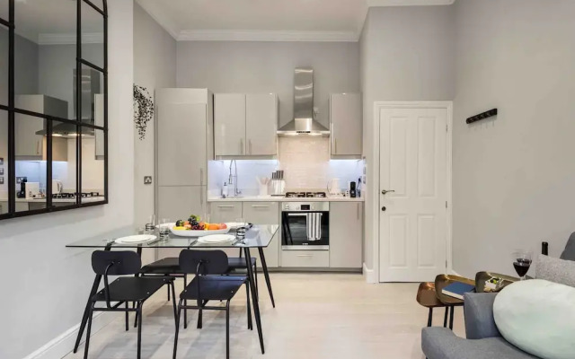 Bright and Modern Bayswater Apartment