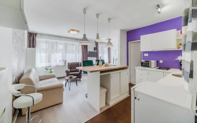 Charming Downtown Studio
