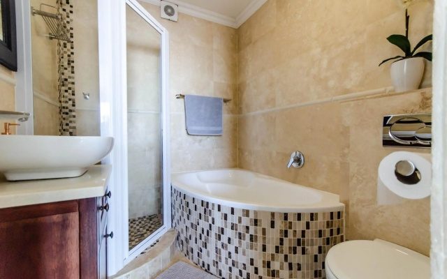 Grace 10 Two Bedroom Beach Front Apartment