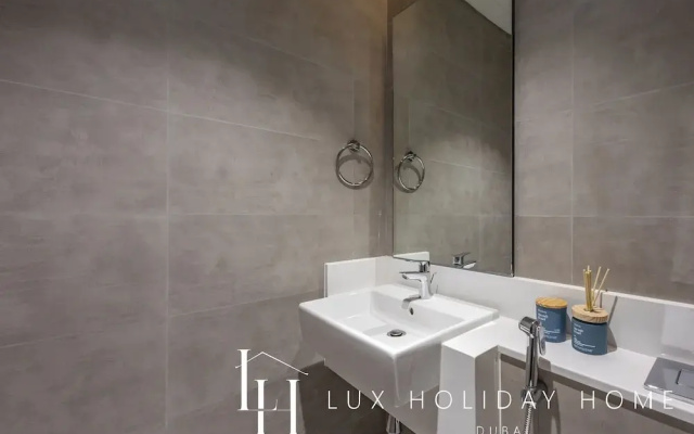 LUX The Burj Khalifa Lagoon View Suite 4