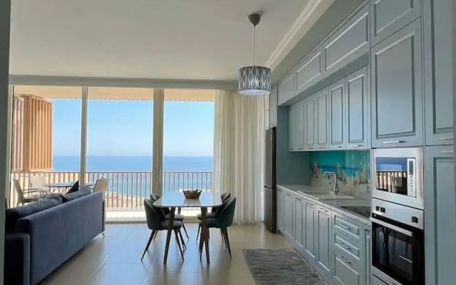 Sunny Coastal Getaway Green Coast