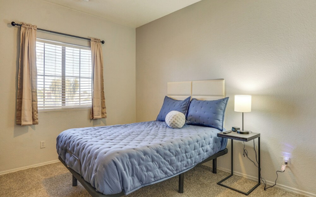 Heated Pool, Pets Welcome: Surprise Snowbird Haven