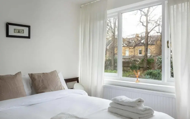 Lovely 2br Home in South London, 4 Guests