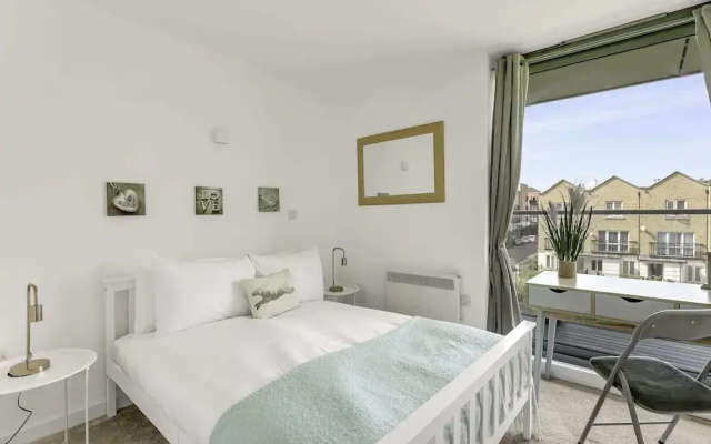Gorgeous Mile End Flat