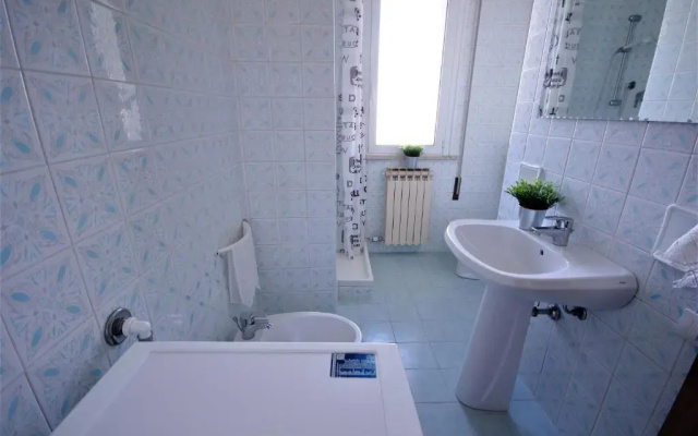 ELENA ATTICO con TERRAZZA, SOLARIUM VISTA MARE e piscina condominiale