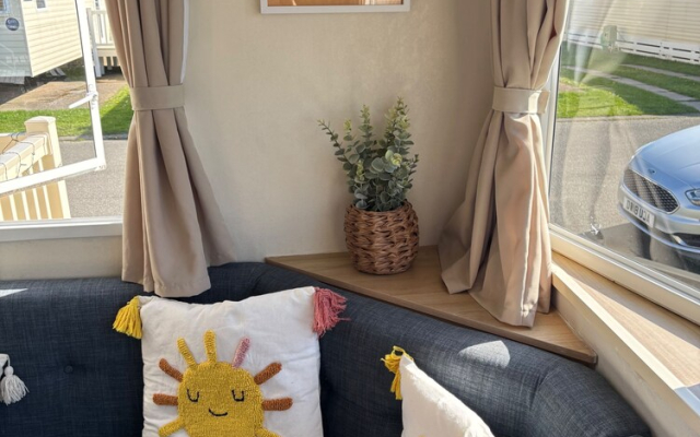 Robin Hood 3-bed Caravan, Sleeps 8, Pet Friendly