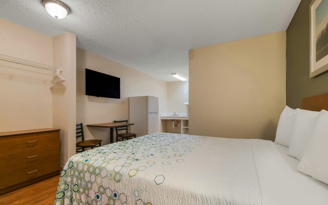 HomeTowne Studios by Red Roof Orlando - UCF Area