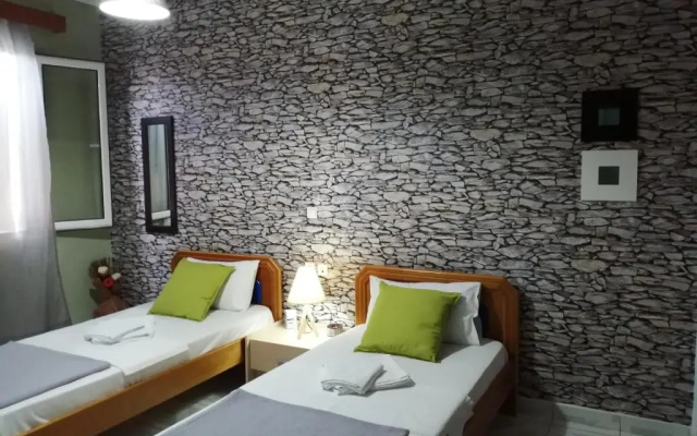 Hotel Efyra