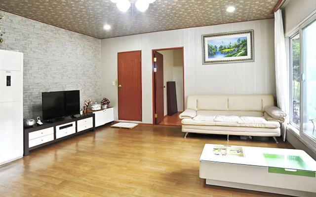 Gapyeong Hwaaksan Acrossvalley Pension