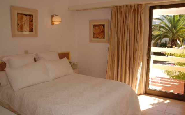 Moura Golf Village