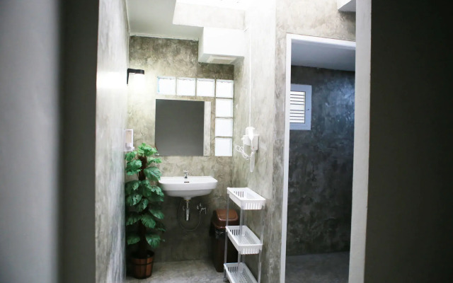 Les Fleurs Bangkok Hostel