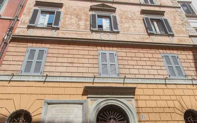 Отель Domenichino Luxury Home вид на фасад