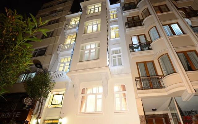 Ataker Hotel вид на фасад
