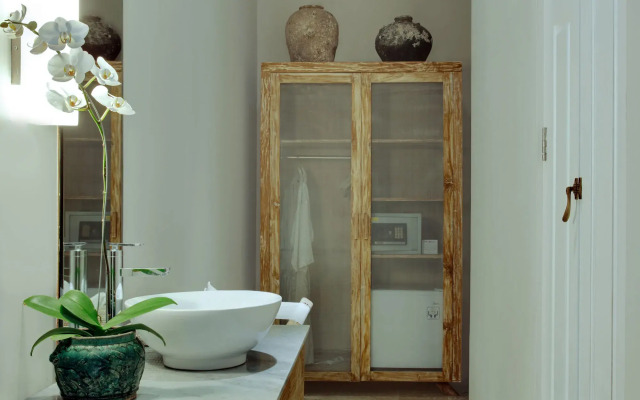 Room & Vespa 4