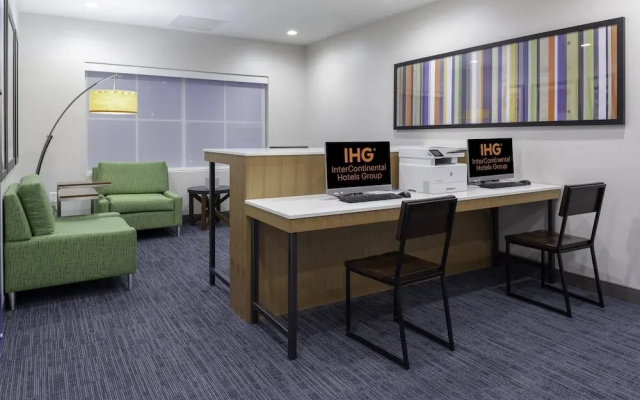Holiday Inn Express & Suites Phoenix East Gilbert an IHG Hotel