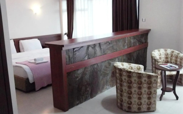 West Ada Inn