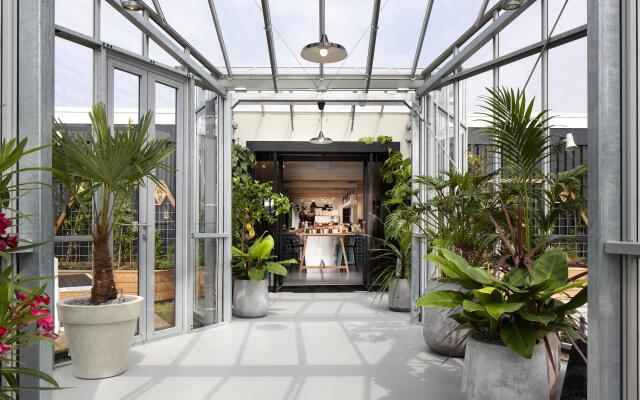 Отель Zoku Amsterdam вид на фасад