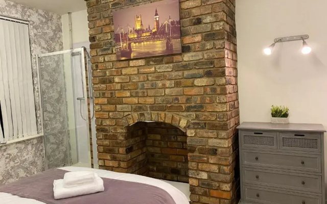 3 bed stylish house Whole house