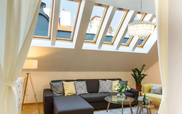 Decadent Art Deco Apartment in Old Town