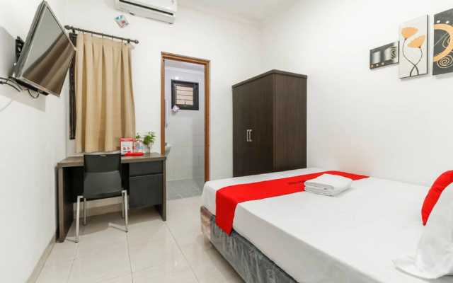 RedDoorz Plus near Trisakti University