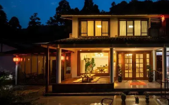 Yandang Mountain South Moon House
