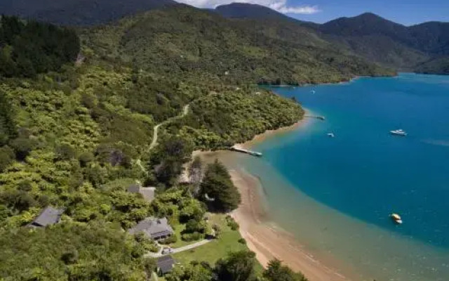 Mahana Lodge